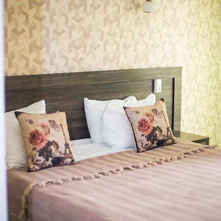 Golden Palace Hotel Almaty Ngoại thất bức ảnh