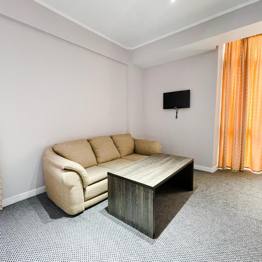 Golden Palace Hotel Almaty Ngoại thất bức ảnh