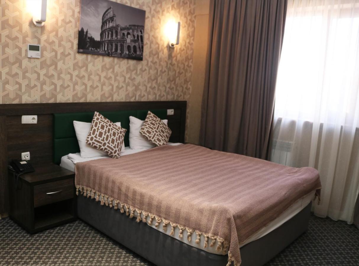 Golden Palace Hotel Almaty Ngoại thất bức ảnh