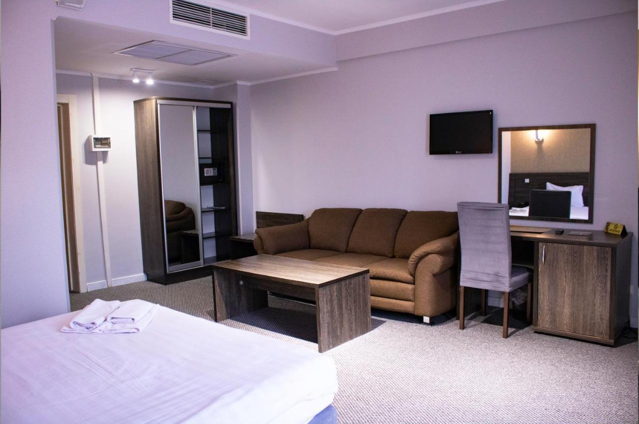 Golden Palace Hotel Almaty Ngoại thất bức ảnh