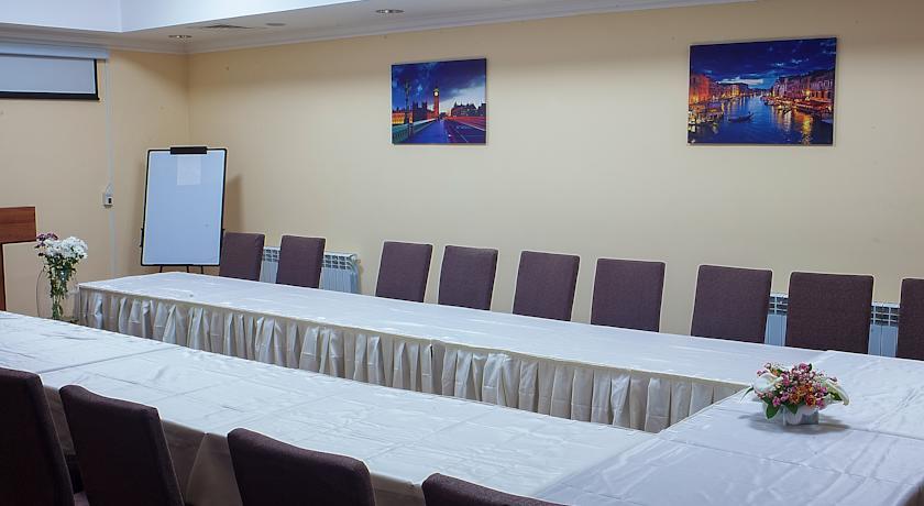 Golden Palace Hotel Almaty Ngoại thất bức ảnh