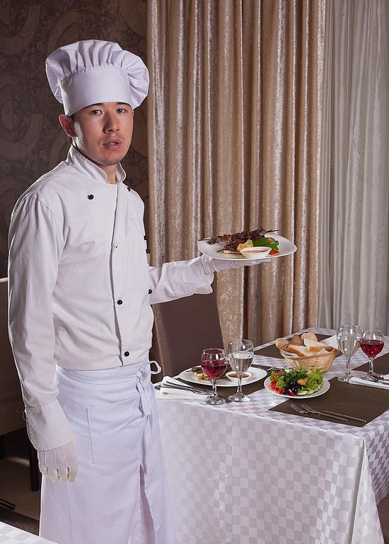 Golden Palace Hotel Almaty Ngoại thất bức ảnh