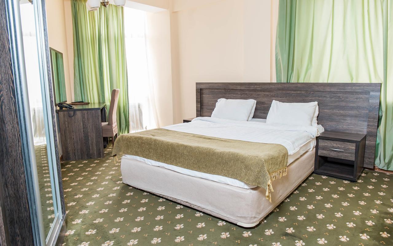 Golden Palace Hotel Almaty Ngoại thất bức ảnh