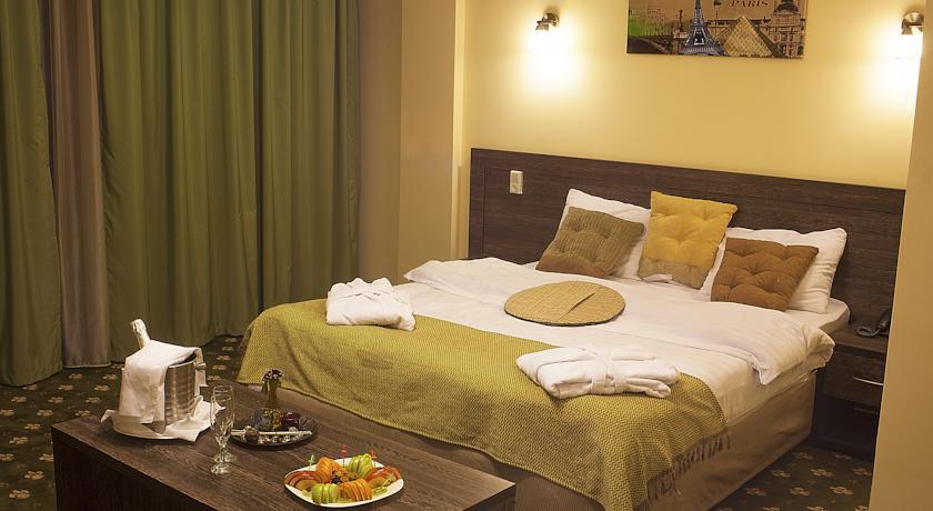 Golden Palace Hotel Almaty Ngoại thất bức ảnh