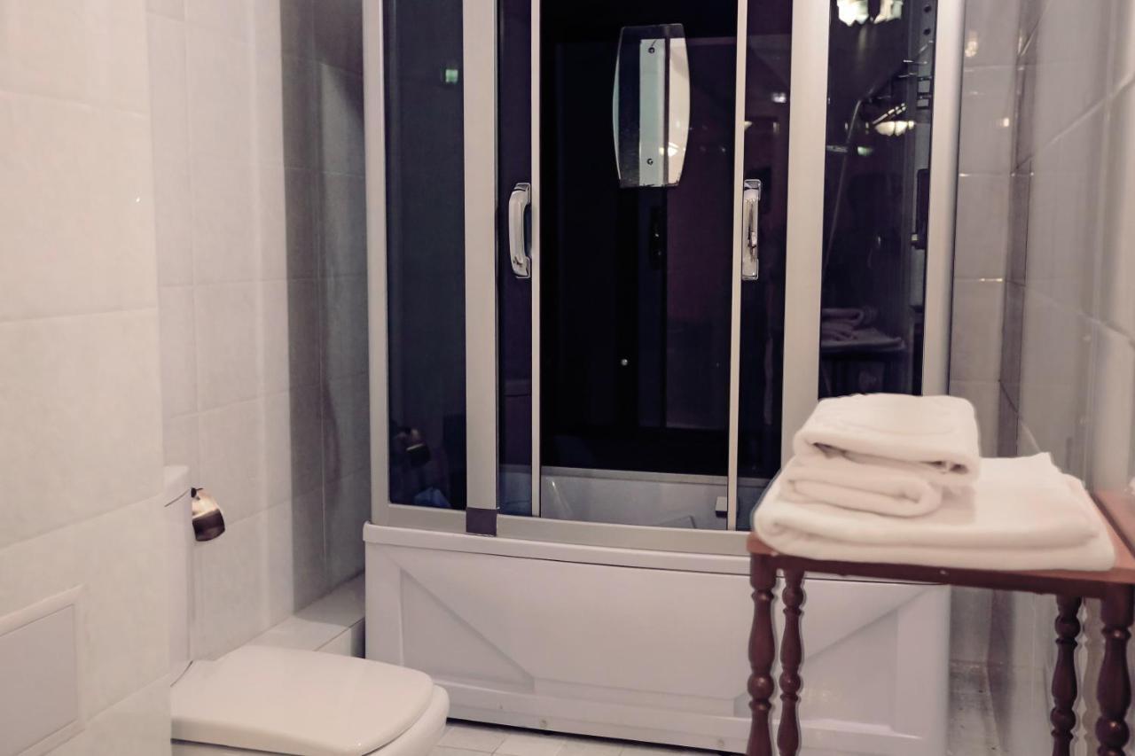 Golden Palace Hotel Almaty Ngoại thất bức ảnh